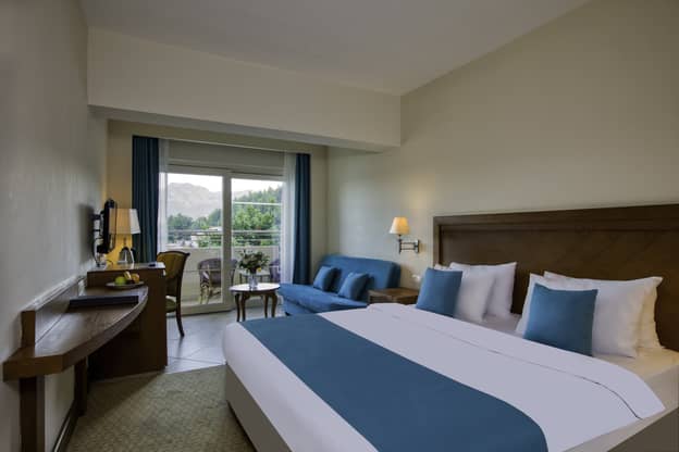 Улучшенный Двухместный Номер с Частичным Видом на Море